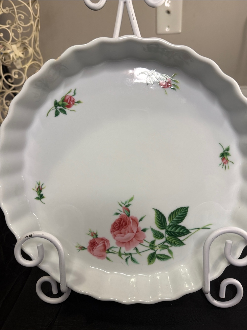 White Porcelain Bowl with Pink Rose Floral Pattern a chip but I used it for deco